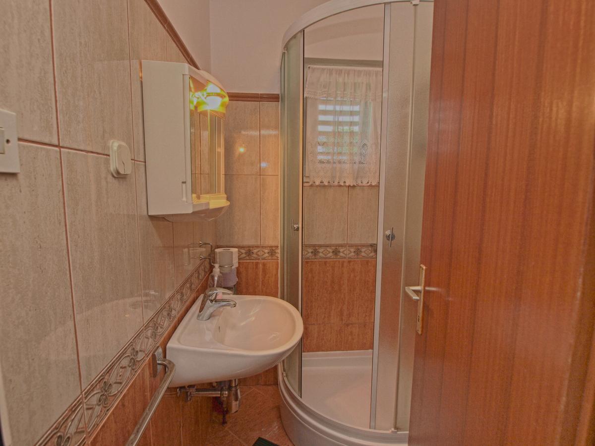 Rooms Milan 1370 Ровин Екстериор снимка